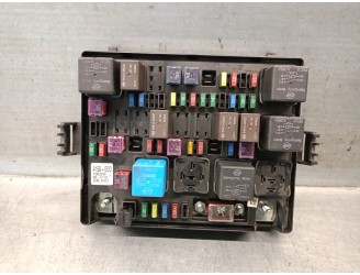 Recambio de caja reles / fusibles para ssangyong rodius ii 2.0 xdi referencia OEM IAM 8235021050 8235021050 