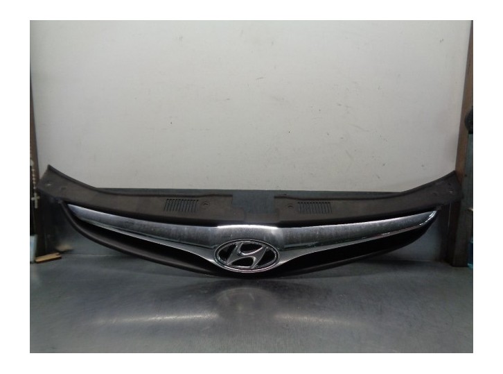 Recambio de rejilla delantera para hyundai i30 1.6 crdi cat referencia OEM IAM 863512R500 