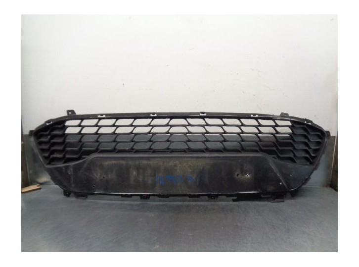 Recambio de rejilla paragolpes delantero para hyundai i30 1.6 crdi cat referencia OEM IAM 865612R500  