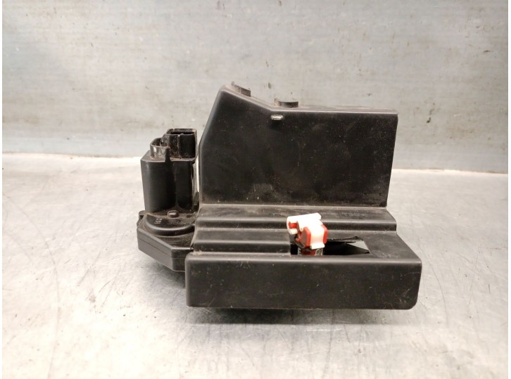 Recambio de cerradura puerta trasera derecha para ssangyong rodius ii 2.0 xdi referencia OEM IAM 7132021004 7132021004 