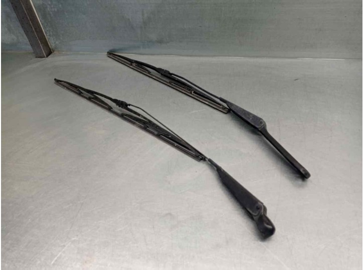 Recambio de brazo limpia delantero derecho para nissan kubistar (x76) 1.2 cat referencia OEM IAM 8200158098 8200158096 