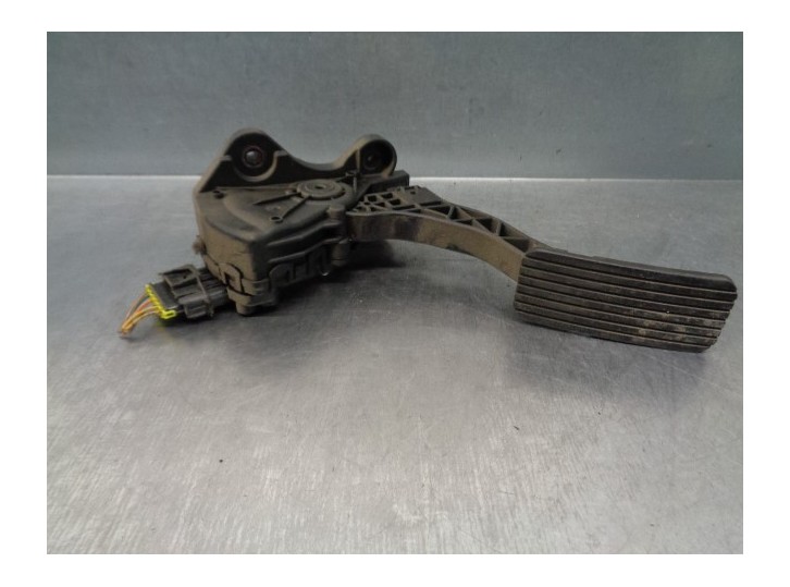Recambio de potenciometro pedal para hyundai i30 1.6 crdi cat referencia OEM IAM 32700XXXXX  