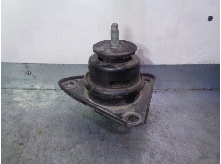 Replacement right engine mount for Hyundai i30 1.6 CRDi CAT OEM IAM reference 218102H000 