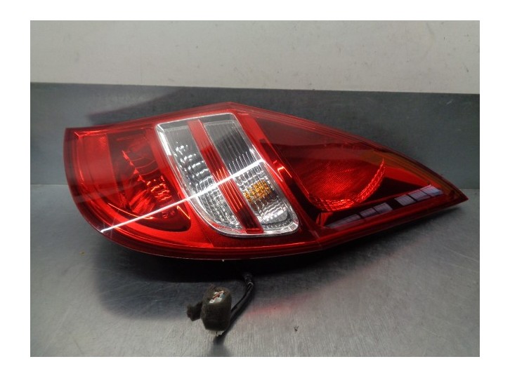 Recambio de piloto trasero derecho para hyundai i30 1.4 cat referencia OEM IAM 924022R000 924022R0 