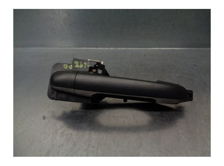 Recambio de maneta exterior delantera derecha para hyundai i30 1.4 cat referencia OEM IAM 826511H000  