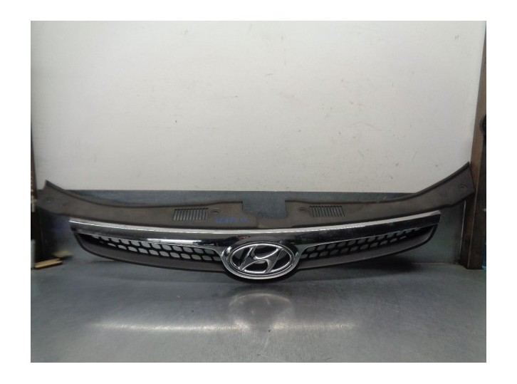 Recambio de rejilla delantera para hyundai i30 1.4 cat referencia OEM IAM 863512R000 