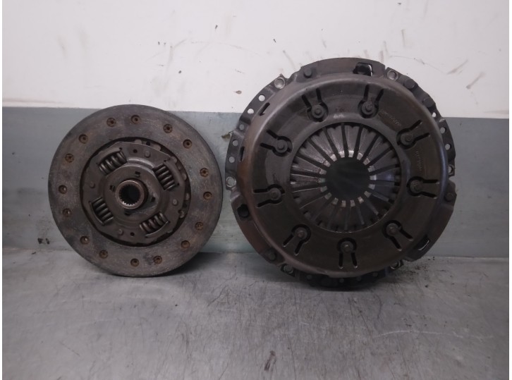 Replacement clutch kit for Audi 80 (82/83/84) 1.6 OEM IAM reference 050141032HX 