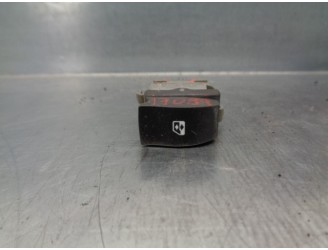 Recambio de mando elevalunas delantero izquierdo para renault master ii phase 2 caja cerrada 2.5 diesel referencia OEM IAM 82001
