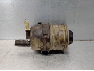 Recambio de deposito servo para renault trafic caja cerrada (ab 4.01) 1.9 diesel referencia OEM IAM 7700782884 