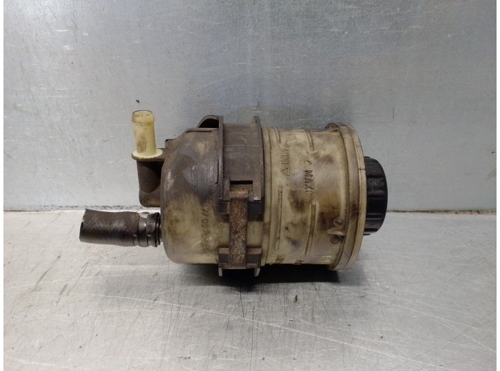 Recambio de deposito servo para renault trafic caja cerrada (ab 4.01) 1.9 diesel referencia OEM IAM 7700782884 