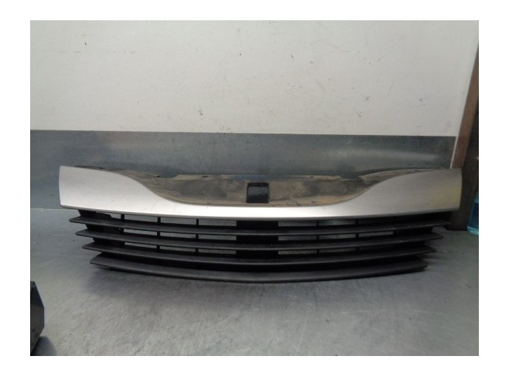 Recambio de rejilla delantera para renault laguna ii (bg0) 1.9 dci diesel cat referencia OEM IAM 8200390126 