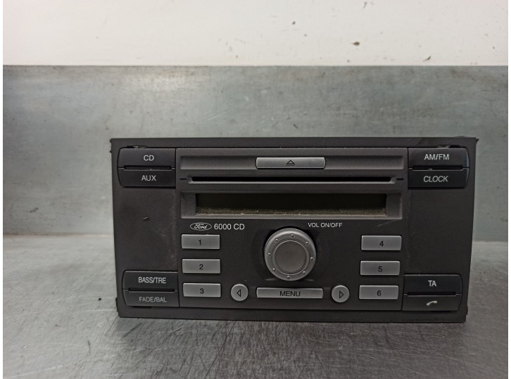 Replacement audio system / CD radio for Ford Focus Saloon (CAP) 1.6 16V CAT OEM IAM reference 6S6118C815AH VISTEON