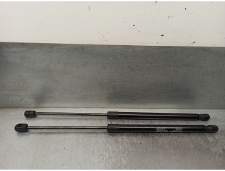 Replacement trunk / tailgate shock absorbers for Ford Focus Saloon (CAP) 1.6 16V CAT OEM IAM reference 1321021 