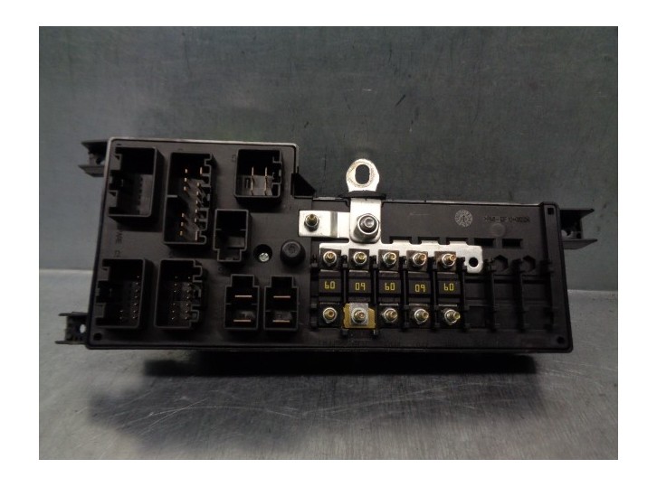Recambio de caja reles / fusibles para volvo s60 berlina 2.4 diesel cat referencia OEM IAM 518828017 