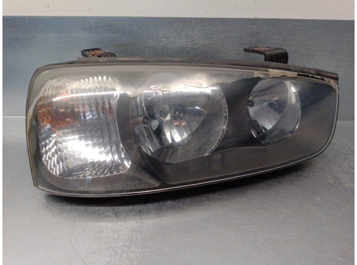 Replacement right headlight for Hyundai Elantra (XD) 2.0 CRDi CAT OEM IAM reference 921022D120 6 PINS 5 DOORS