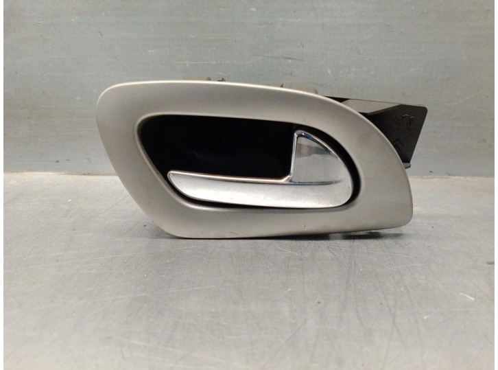 Replacement front right interior door handle for Peugeot Expert Tepee L2H1 Allure OEM IAM reference 96555516VD 5 DOORS