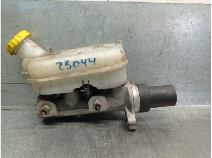 Replacement brake master cylinder for Chrysler Voyager IV (RG, RS) 2.8 CRD OEM IAM reference 4721154AB 4721154AB 