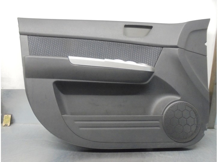 Replacement front left door trim panel for Hyundai Getz (TB) 1.5 CRDi CAT OEM IAM reference 823031C0605S 