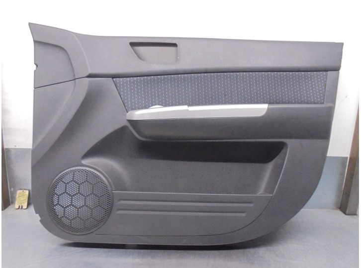 Replacement front right door trim panel for Hyundai Getz (TB) 1.5 CRDi CAT OEM IAM reference 823041C0605S 