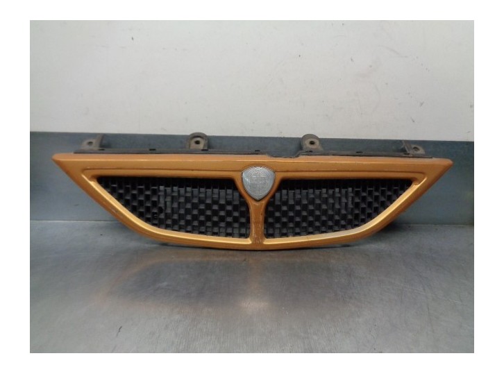 Recambio de rejilla delantera para lancia lancia y 1.1 cat referencia OEM IAM 46522599  