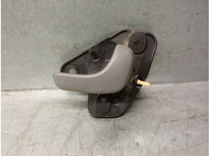 Recambio de maneta interior delantera derecha para chrysler voyager iv (rg, rs) 2.8 crd referencia OEM IAM RT76BD5AA RT76BD5AA 