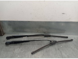 Recambio de brazo limpia delantero derecho para dacia logan mcv 1.5 dci diesel cat referencia OEM IAM 820062437  