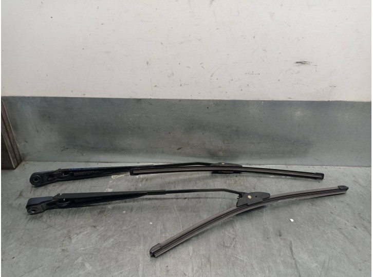 Recambio de brazo limpia delantero derecho para dacia logan mcv 1.5 dci diesel cat referencia OEM IAM 820062437 