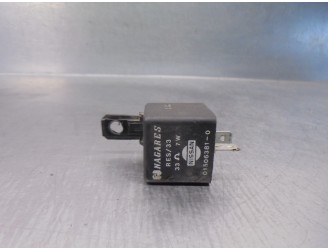 Replacement relay for Nissan Trade OEM IAM reference 01506381 01506381-0 