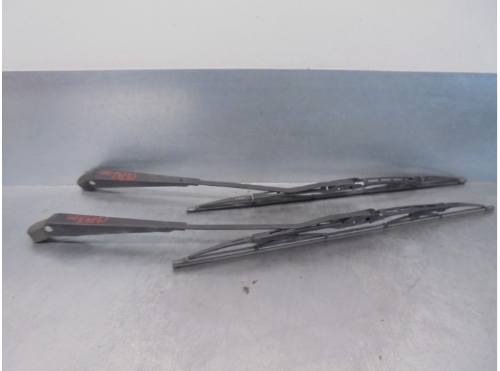 Recambio de brazo limpia delantero derecho para nissan trade referencia OEM IAM 4773067 