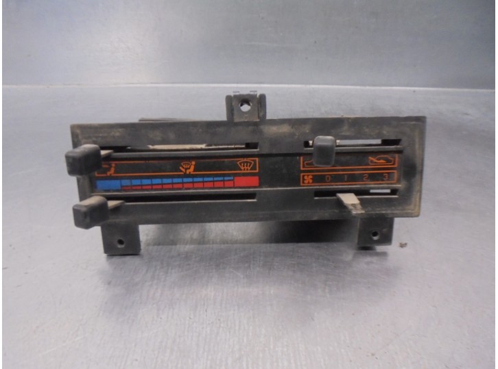 Recambio de mando calefaccion / aire acondicionado para nissan trade referencia OEM IAM 810461263F 