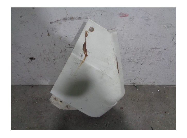 Recambio de aleta delantera derecha para nissan trade referencia OEM IAM 4773126 BLANCA 