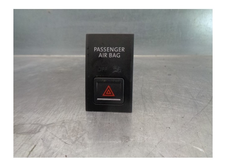 Replacement hazard warning switch for Volkswagen Scirocco (138) R-Line BMT OEM IAM reference 1K8919234 