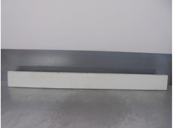 Recambio de molduras delanteras para nissan trade referencia OEM IAM 4773146  