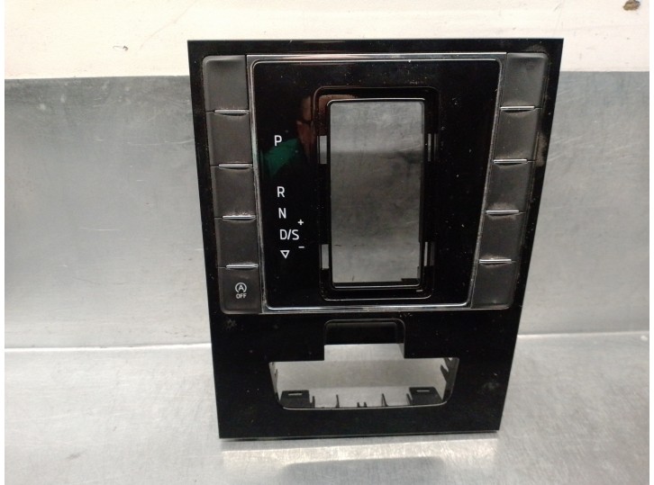 Recambio de consola para skoda superb (3v3) 2.0 tdi referencia OEM IAM 3V1713203A 