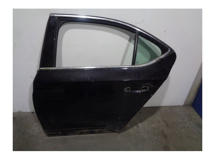 Recambio de puerta trasera izquierda para skoda superb (3v3) 2.0 tdi referencia OEM IAM 3V5833051 NEGRA 5 PUERTAS