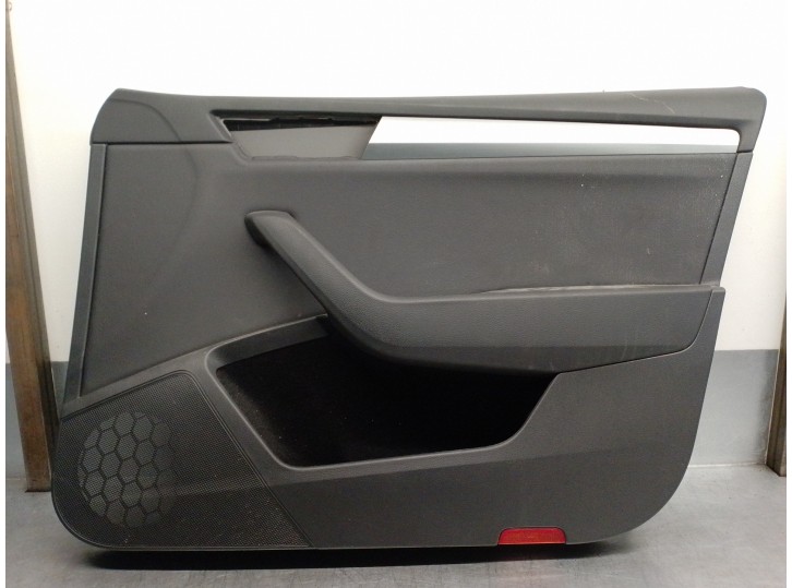 Recambio de guarnecido puerta delantera derecha para skoda superb (3v3) 2.0 tdi referencia OEM IAM 3V1867014 4 PUERTAS