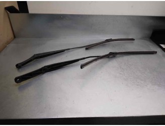 Replacement right front wiper arm for Skoda Superb (3V3) 2.0 TDI OEM IAM reference 3V1955410 3V1955409 