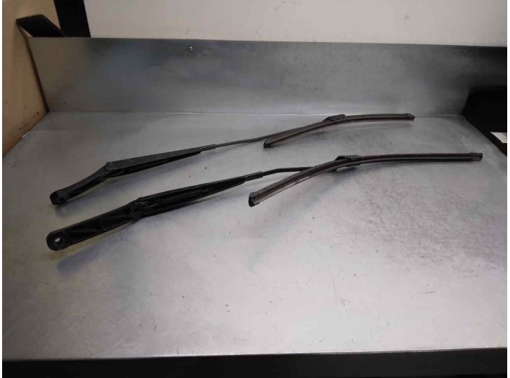 Recambio de brazo limpia delantero derecho para skoda superb (3v3) 2.0 tdi referencia OEM IAM 3V1955410 3V1955409 