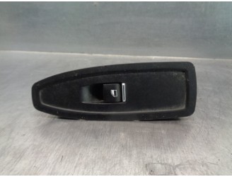 Recambio de mando elevalunas delantero derecho para bmw serie 1 lim. (f20/f21) 2.0 16v turbodiesel referencia OEM IAM 9208107 