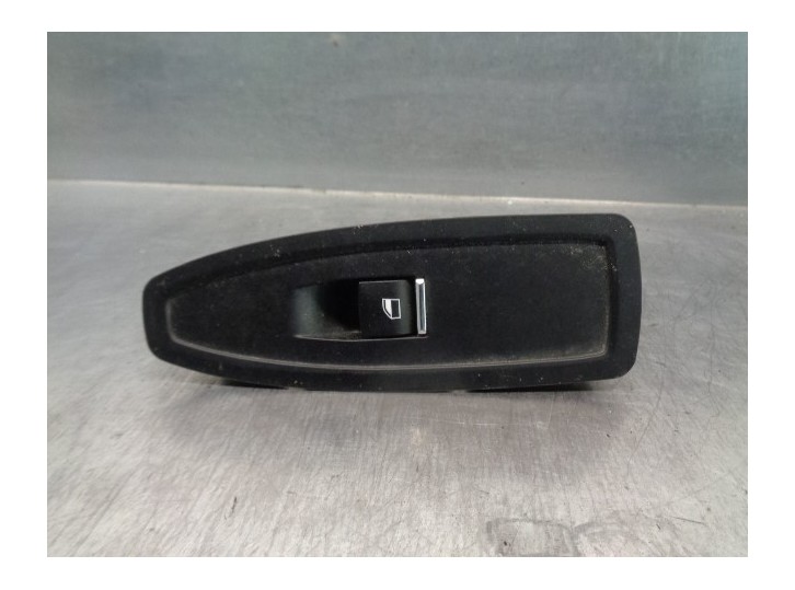 Recambio de mando elevalunas delantero derecho para bmw serie 1 lim. (f20/f21) 2.0 16v turbodiesel referencia OEM IAM 9208107 
