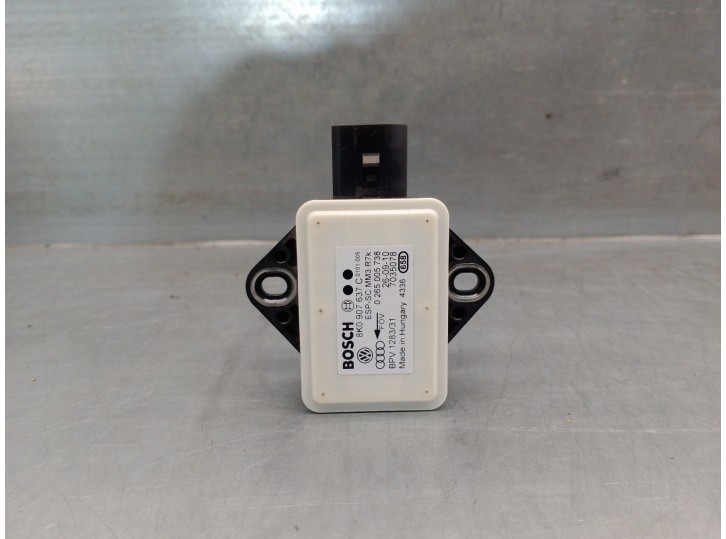 Replacement sensor for Audi A4 saloon (B8) 2.0 16V TDI OEM IAM reference 8K0907637C 0265005738 BOSCH