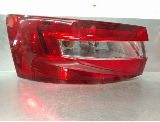 Recambio de piloto trasero izquierdo para skoda superb (3v3) 2.0 tdi referencia OEM IAM 3V5945207A 6 PINES DE ALETA