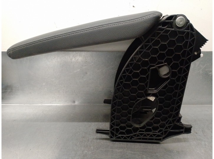 Recambio de apoyabrazos central para skoda superb (3v3) 2.0 tdi referencia OEM IAM 3V0864207MR5  