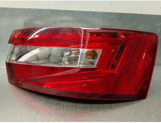 Recambio de piloto trasero derecho para skoda superb (3v3) 2.0 tdi referencia OEM IAM 3V5945208A 6 PINES DE ALETA