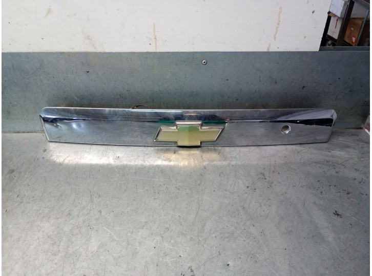 Recambio de molduras traseras para chevrolet captiva (c100, c140) 2.0 d 4wd referencia OEM IAM 96624637 96624637 