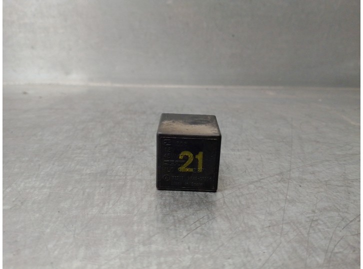 Replacement relay for Seat Ibiza (6K) OEM IAM reference 1L0853227 RELAY 21 