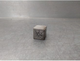 Replacement relay for Seat Ibiza (6K) OEM IAM reference 35711253A RELE 104 