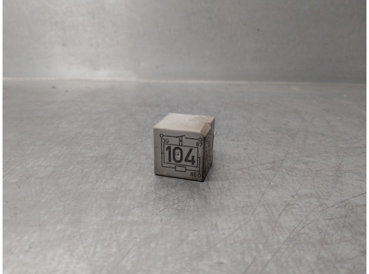 Replacement relay for Seat Ibiza (6K) OEM IAM reference 35711253A RELE 104 