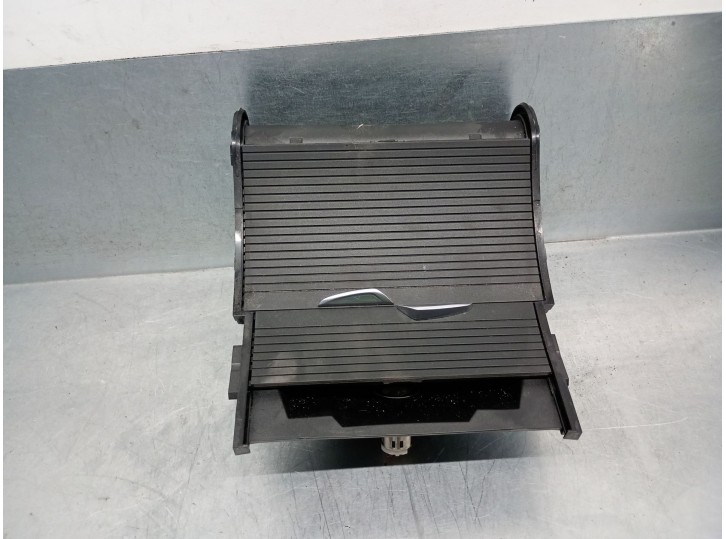 Recambio de consola para bmw x1 (f48) sdrive 18 d referencia OEM IAM 9292557 51169292557 