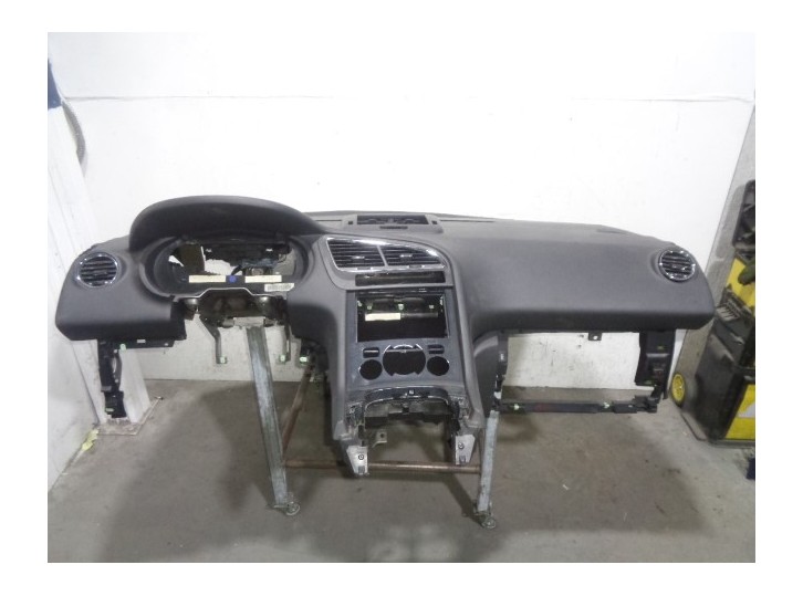 Recambio de salpicadero para peugeot 5008 1.6 hdi fap cat (9hz / dv6ted4) referencia OEM IAM 824780 NEGRO 